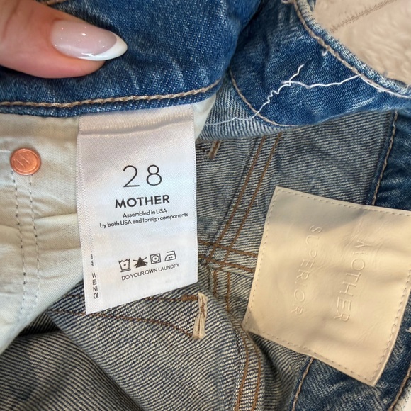 MOTHER NEW ⭐️The Dodger High Rise Button
Sneak Jeans in Wipeout 28 - Picture 16 of 16